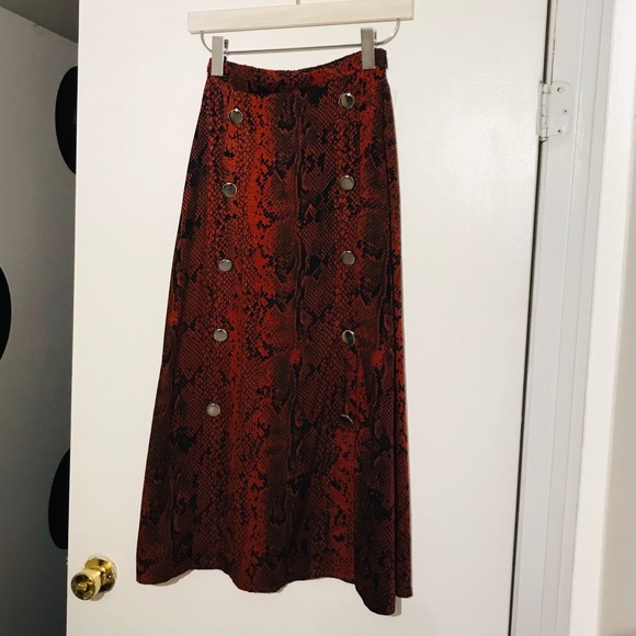 🆕 BNWT Red Button Up Snake Print Skirt - Picture 6 of 6